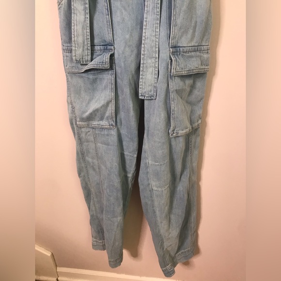 Women’s Free People Blue Denim Cargo Belted Cutout Jumpsuit Size small - Picture 9 of 11